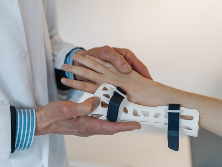 Doctor placing splint on injured wrist